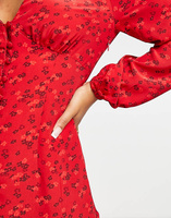 Гламурное красное платье миди с объемными рукавами и v-образным вырезом