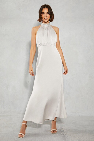 Атласное платье макси с лямкой на шее и косым вырезом для подружек невесты Oasis, серебро