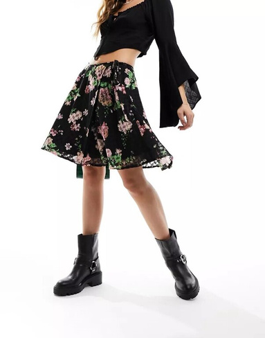 Черная мини-юбка с запахом и цветочным принтом Wednesday's Girl Devore