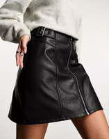 Черная мини-юбка из искусственной кожи с двойной пряжкой New Look