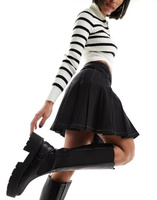 Pieces – Короткая плиссированная юбка черного цвета с контрастной строчкой