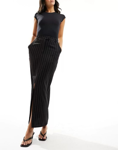 Элегантная юбка макси в черную полоску Kaiia с разрезом спереди