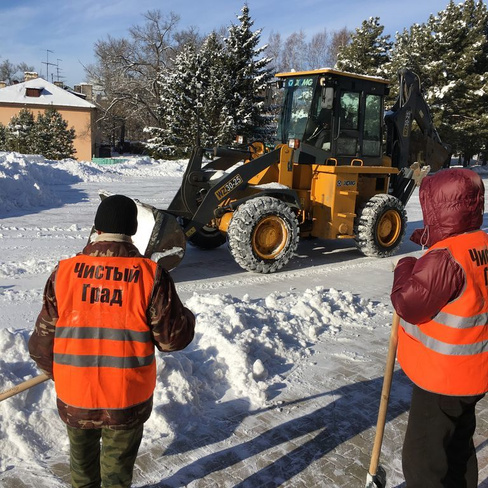 Уборка снега зимой