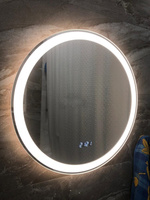 Круглое зеркало с подсветкой и часами 60 см