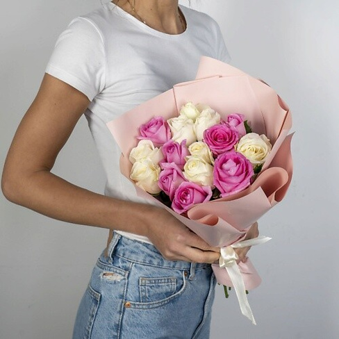 ЛЭТУАЛЬ FLOWERS Букет из белых и розовых роз Россия 15 шт. (40 см) Букет живых цветов