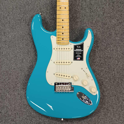 Fender American Professional II Stratocaster - синий Майами
