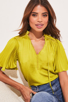 Плиссированная блузка с V-образным вырезом спереди и расклешенными рукавами Lipsy, желтый