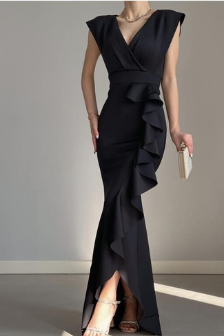 Черное вечернее платье макси-длины из гибкой дайверской ткани с двубортным вырезом и воланом 582443 lovebox, черный